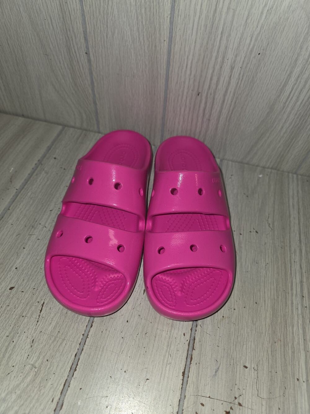 Crocs Classic Sandal Slip On Comfort Shoes Electric Pink Womens Size 6 Mens 4